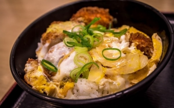 Настоящий японский завтрак: омлет оякодон