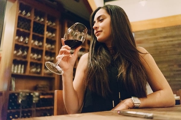 Как правильно пить вино для омоложения организма