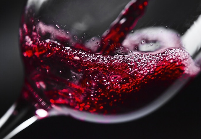 Если хотите прожить дольше 90 лет, вино поможет не меньше, чем спорт — ученые подтверждают