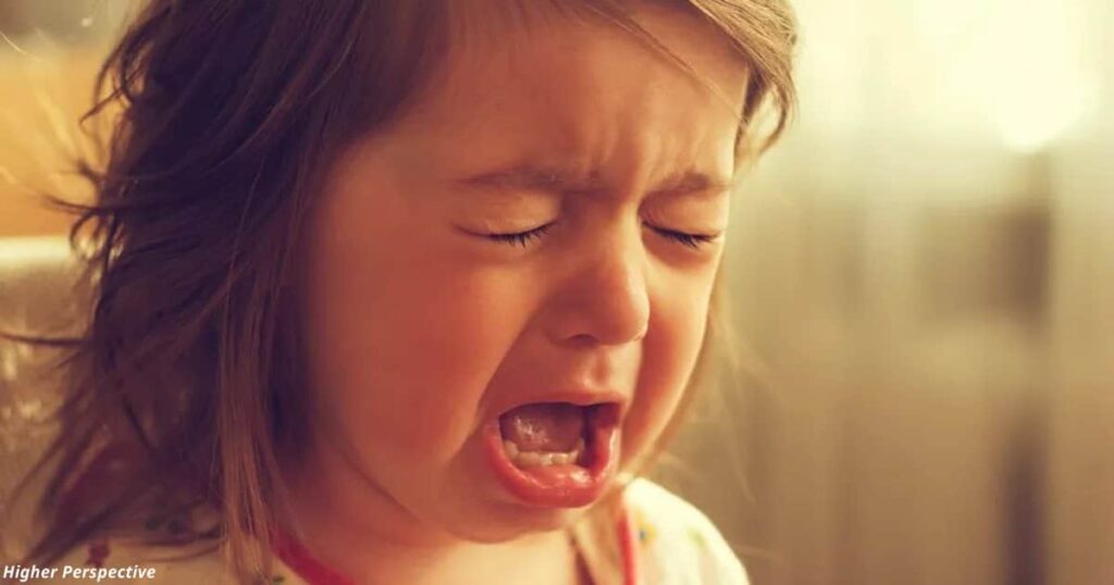 10 привычек токсичных родителей — и как они портят детство своих детей