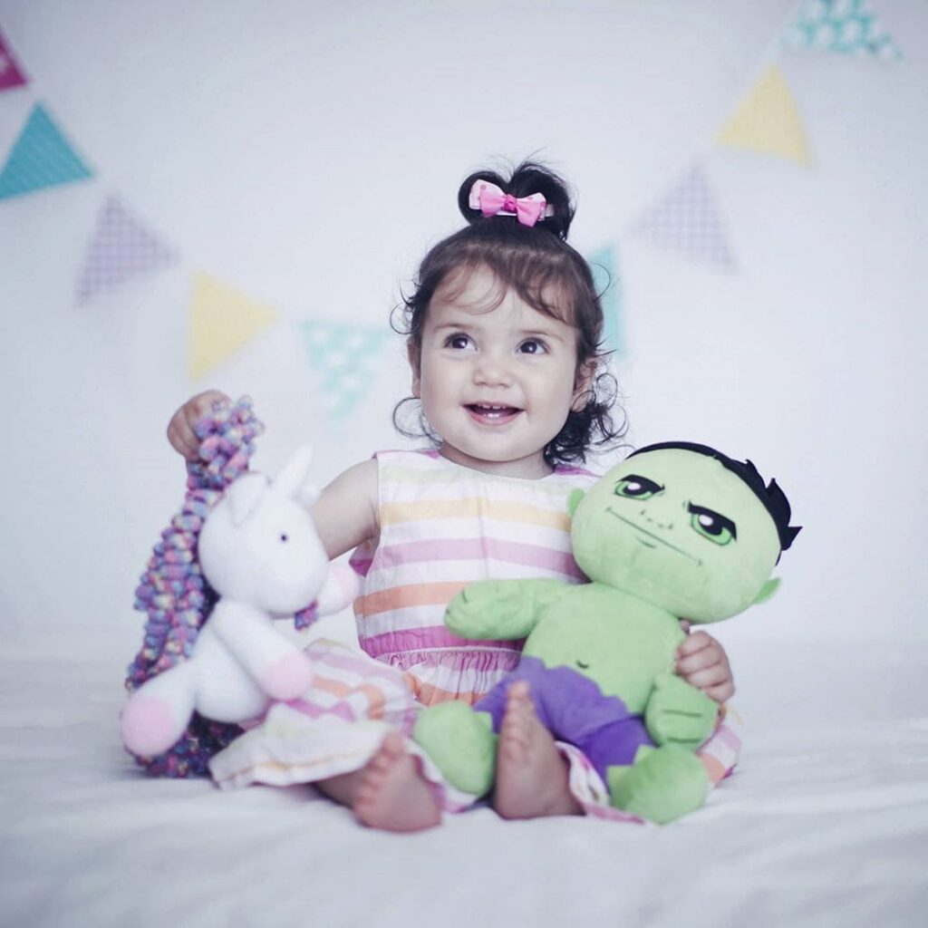 Израильский художник показал, как выглядит его дочка, которая после рождения тоже стала героиней его комиксов