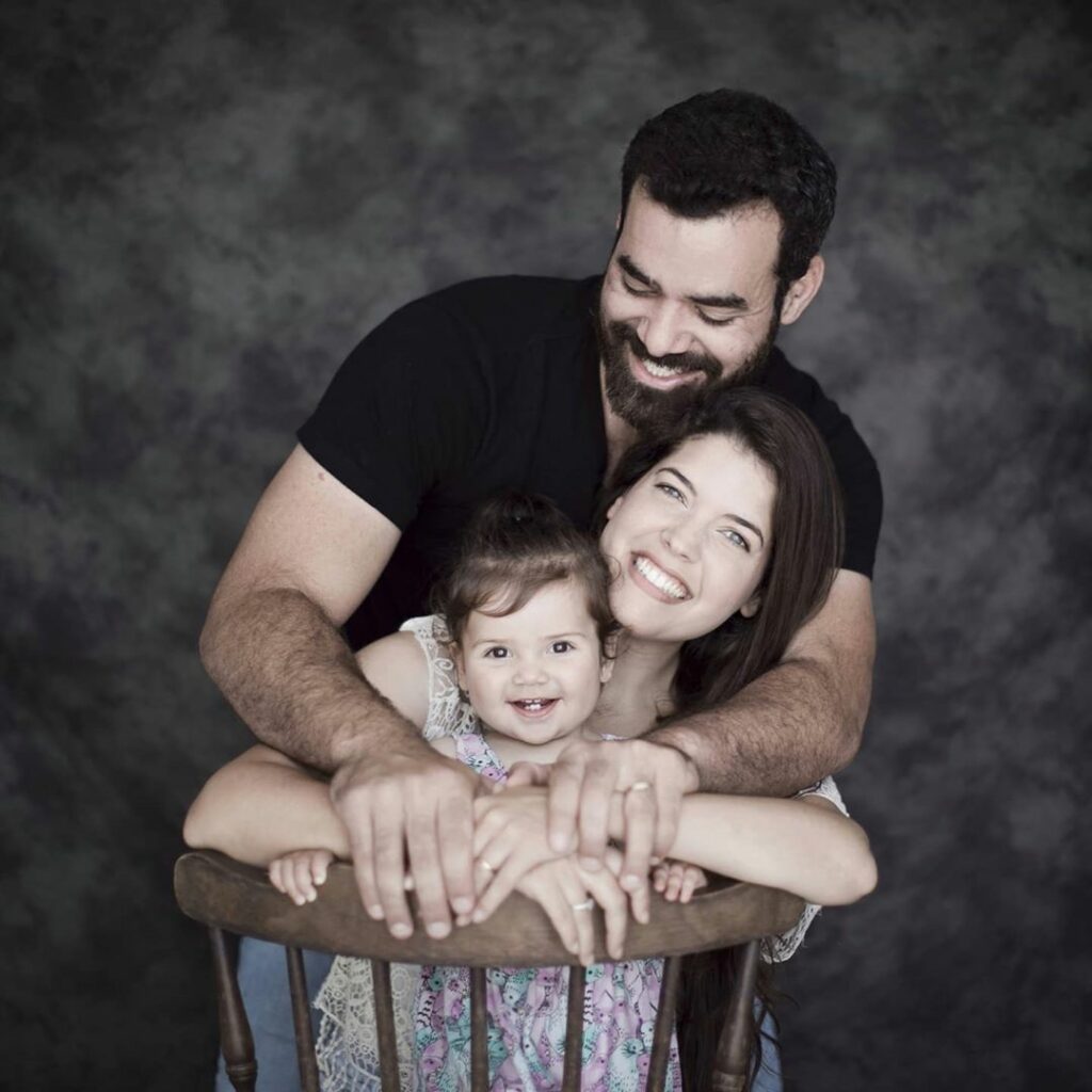 Израильский художник показал, как выглядит его дочка, которая после рождения тоже стала героиней его комиксов