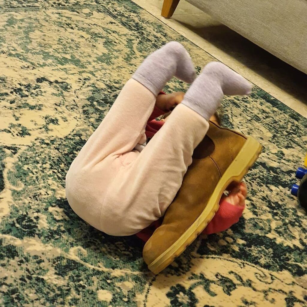 Израильский художник показал, как выглядит его дочка, которая после рождения тоже стала героиней его комиксов