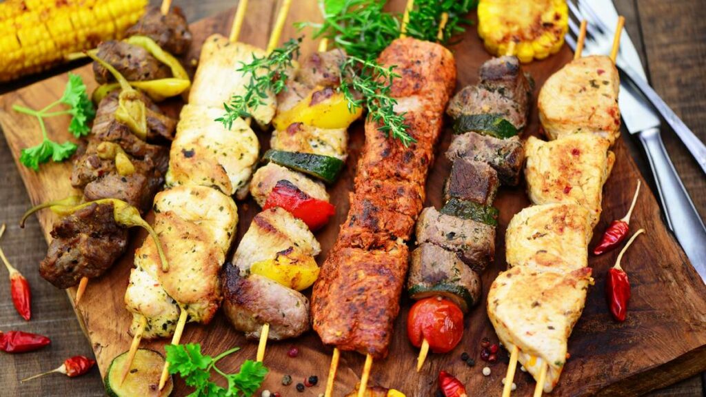 Как мариновать шашлыки и из чего делать маринад, советы эксперта