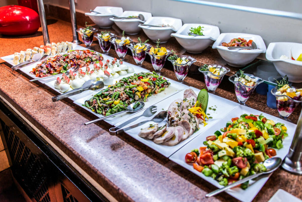 Чем кормят в отелях Египта наивных туристов, чтобы не растрачивать деньги