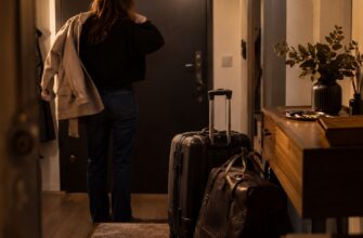 Как уйти: из отношений, с работы, из города, и почему «пять стадий принятия» тут не помогут